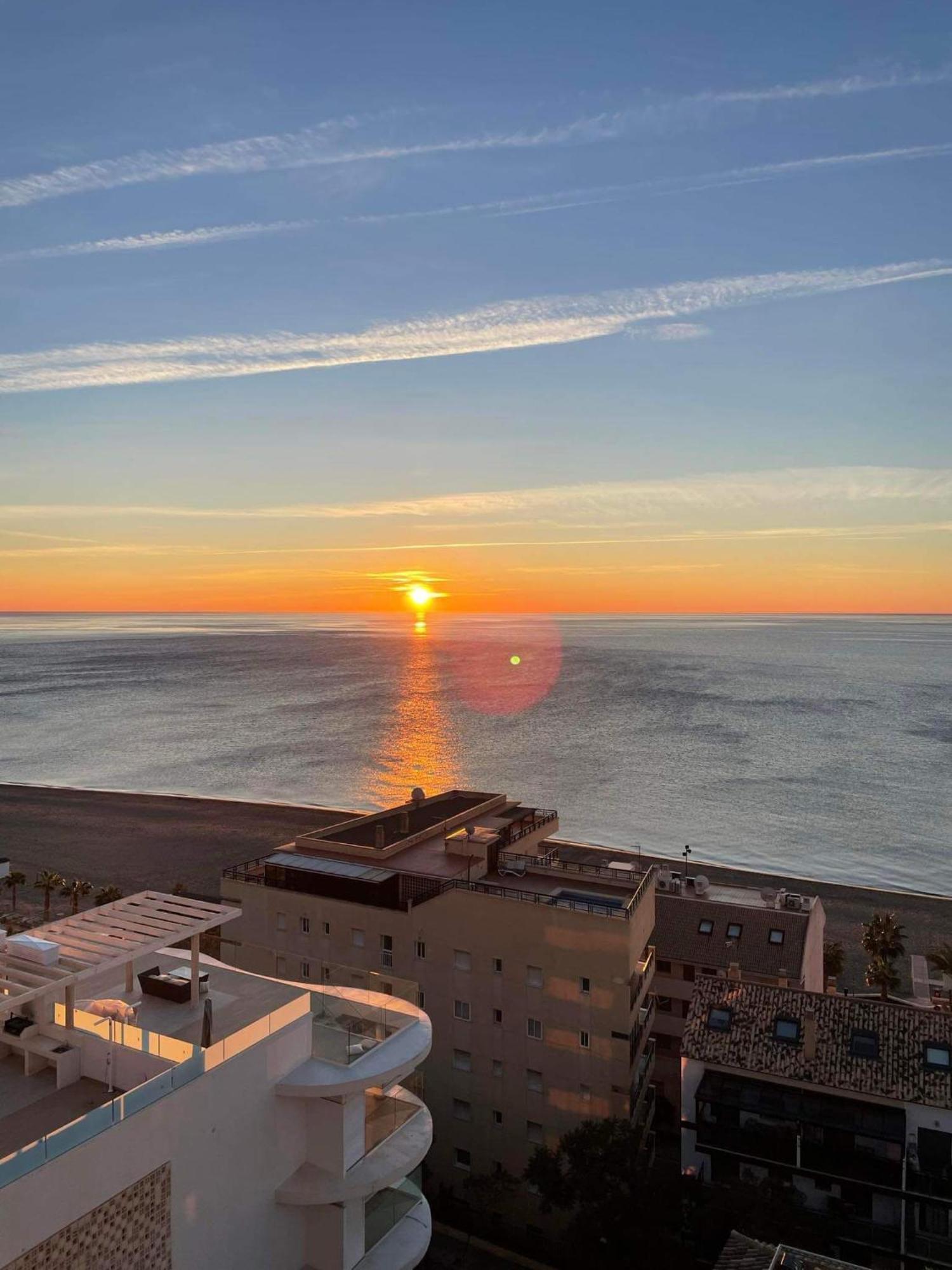 Апартаменты Panoramic Seaview Penthouse The Wave Фуэнхирола Экстерьер фото